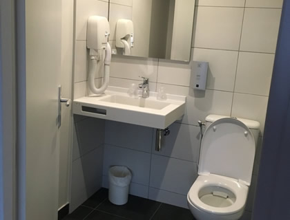 wc et lave mains